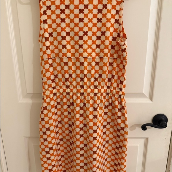 Orange and White Patterned Sleeveless Dress - Picture 3 of 3
